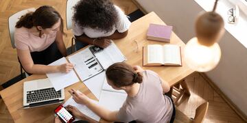 Cuál es el programa que ayuda a insertar a estudiantes en el mundo laboral.
