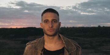 Wos apuesta por la cumbia y el folklore en “Melancolía”, el tercer adelanto de su nuevo álbum, junto a Gustavo Santaolalla