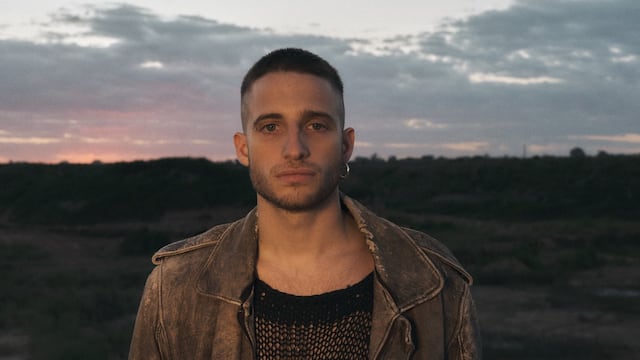 Wos apuesta por la cumbia y el folklore en “Melancolía”, el tercer adelanto de su nuevo álbum, junto a Gustavo Santaolalla