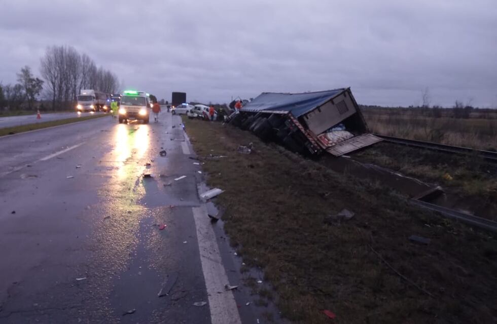 Fatal choque múltiple en la ruta 12: tres muertos y cinco heridos