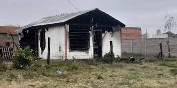 Se incendió la casa de un director técnico puntaltense y venden rifas para ayudarlo