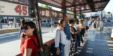 Alerta por posible paro de colectivos (Clarín).