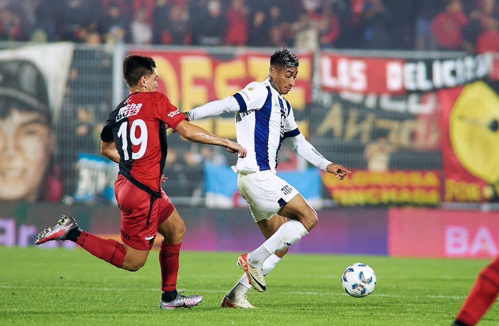 Talleres y el noble gesto de Juan Carlos Portillo, para acompañar a un joven hincha