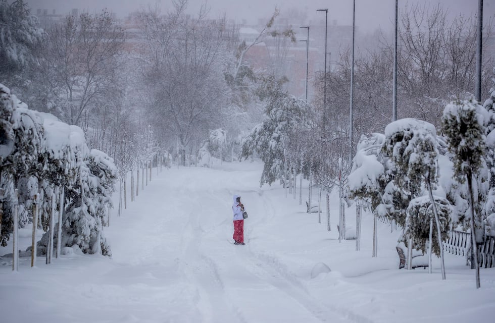 Al menos tres muertos y la ciudad de Madrid aislada por la peor nevada de España en 50 años