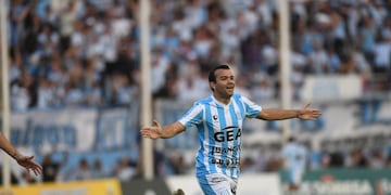 Un festejo a fondo de Facundo Curuchet, por el gol del triunfo de Racing ante San Miguel. Primero que hace en la Academia (Javier Ferreyra / La Voz).