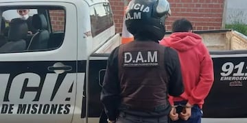 Dos jóvenes detenidos por robo en modalidad “barretero”.