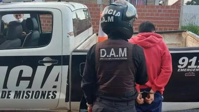 Dos jóvenes detenidos por robo en modalidad “barretero”.