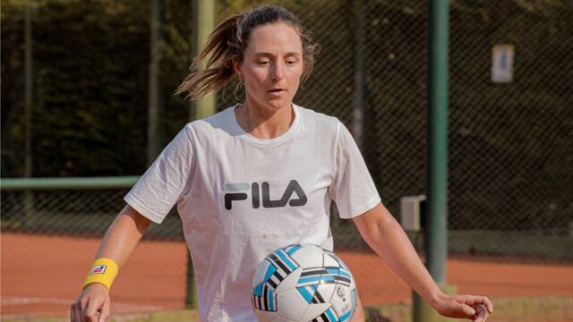 "Nachu" se animó a jugar con la pelota de fútbol durante un entrenamiento en Tucumán.
