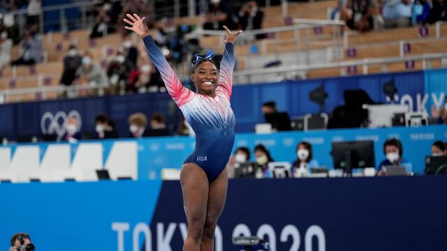 Simone Bile se quedó con el bronce en el ejercicio de viga.