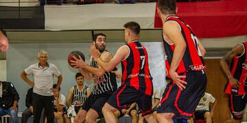 Blanco y Negro de Coronel Suarez derrotó de visitante a Argentino Junior por 71 a 60 y forzó un tercer y definitivo partido para consagrar al campeón del Torneo Oficial.