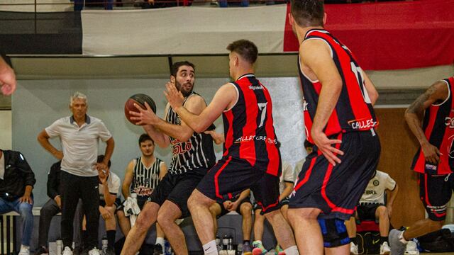 Blanco y Negro de Coronel Suarez derrotó de visitante a Argentino Junior por 71 a 60 y forzó un tercer y definitivo partido para consagrar al campeón del Torneo Oficial.