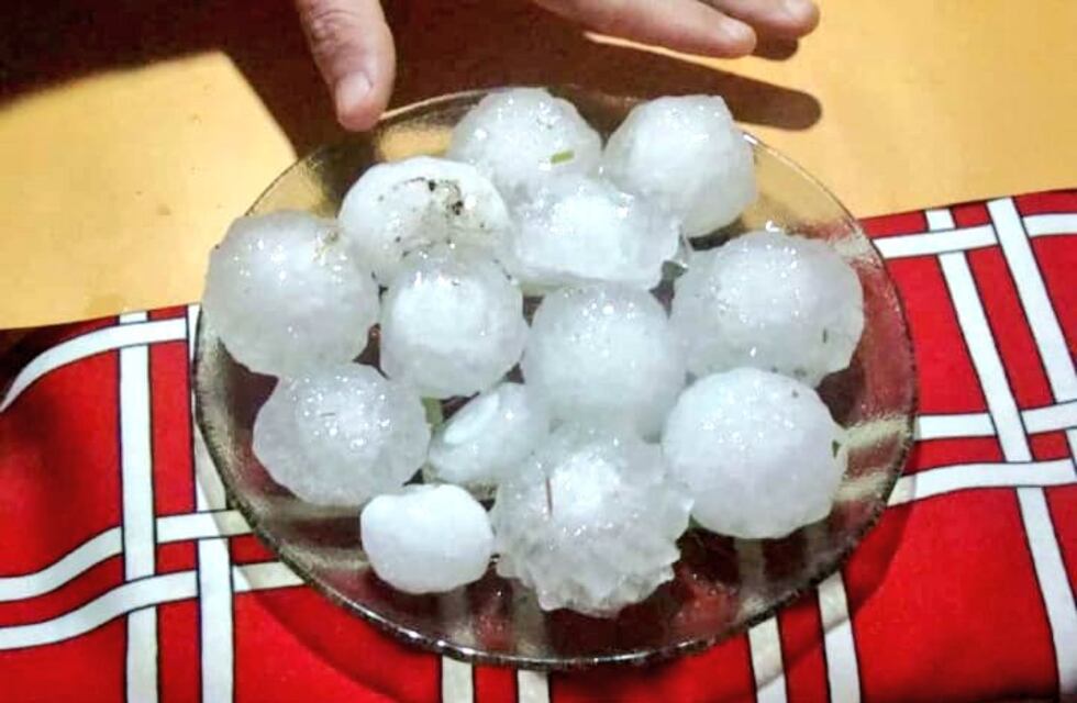 Intensa caída de granizo en Santo Tomé y San Carlos Norte