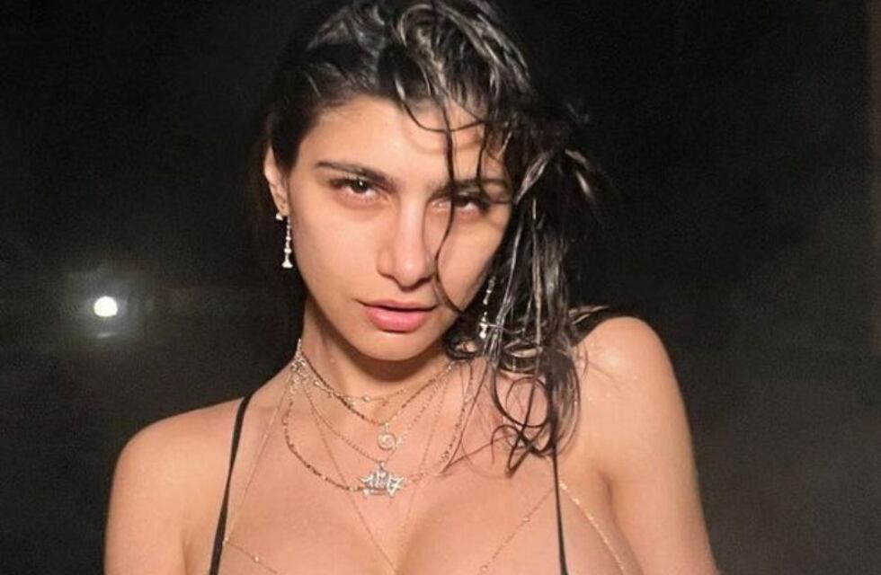 Mia Khalifa derritió las redes con un corset de encaje rojo