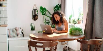 Asesorar. Los especialistas advierten de que hay que guiar al empleado en teletrabajo para que organice el espacio de trabajo. (Gentileza Apex America/Archivo)