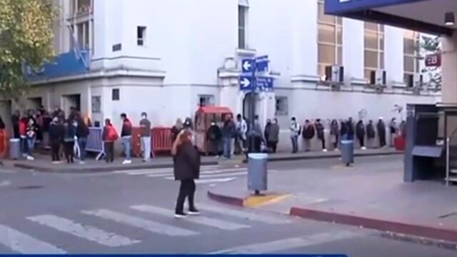 Formaron fila ante el Anses pero no sabían que no abría sus puertas, por ser día del Estatal.