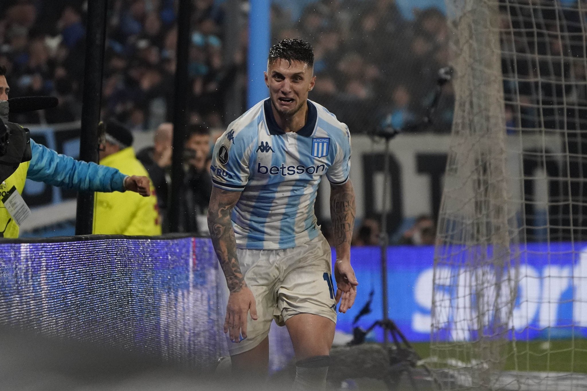 FRanco Pardo no oculta su alegría tras haber marcado el tercero de Racing (FSports).