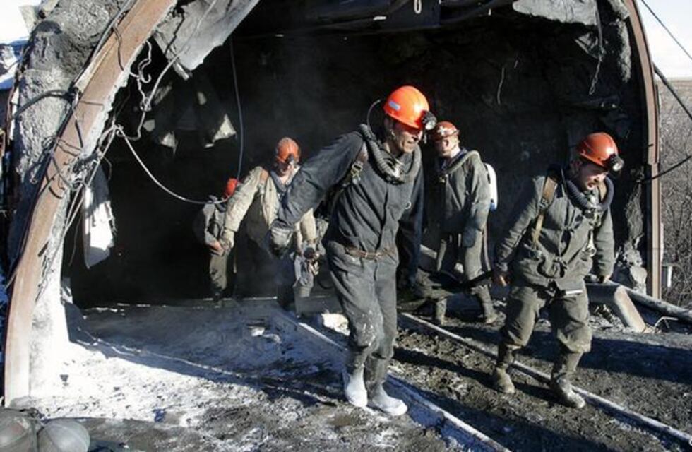 Tragedia en Rusia: al menos 52 muertos por la explosión en una mina de carbón