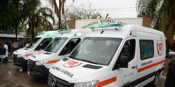 Jaldo entregó ambulancias para las comunas del interior.