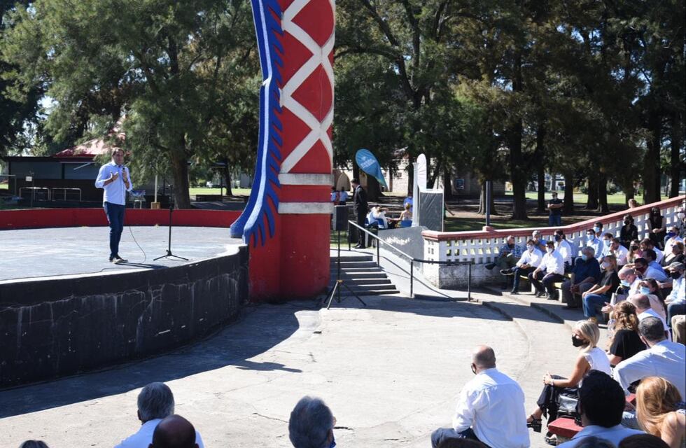 Garro convocó a su gabinete a “trabajar para que la ciudad vuelva a crecer”