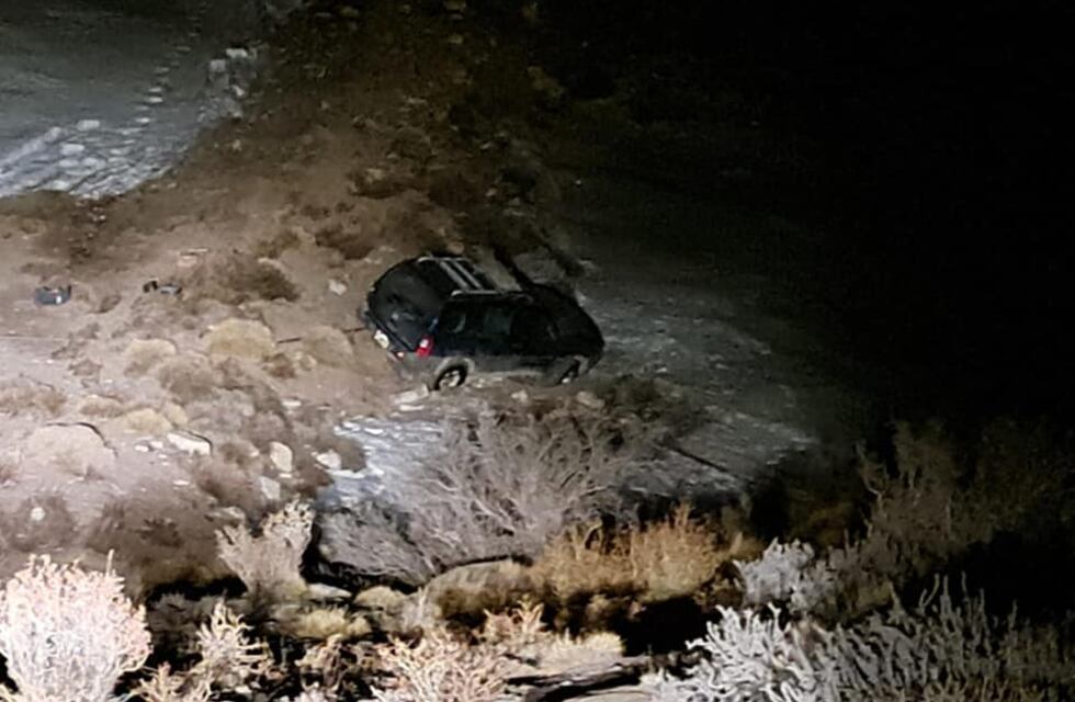 Dos hombres sobrevivieron 3 días dentro de una camioneta luego de desbarrancar en Malargüe