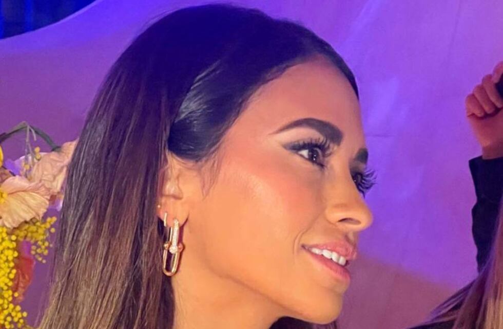 Estilo rosa: Antonela Roccuzzo mostró en detalle su look total pink en París