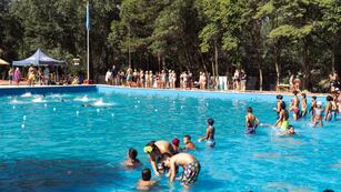 Las piletas municipales son una gran alternativa para pasar el calor en Córdoba.