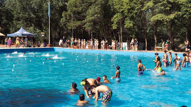 Las piletas municipales son una gran alternativa para pasar el calor en Córdoba.