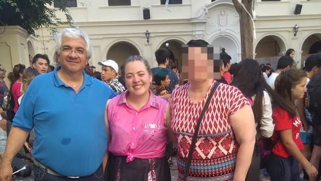 Rafael, padre y asesino de Milagros Bottone, que está a su lado.