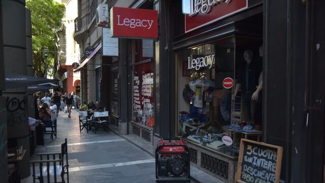 Comercios del centro quedaron a oscuras a raíz de la interrupción en el servicio.