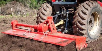 El pequeño de 10 años quedó atrapado debajo del rotovador, perdiendo la vida./