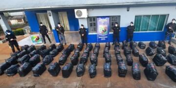 Secuestran millonario contrabando de zapatillas en Bernardo de Irigoyen.