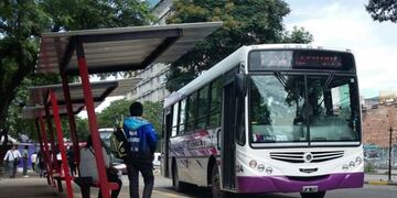 Choferes de colectivos de Jujuy reclamarán la cancelación de sus salarios de marzo parcialmente impagos, con un paro este martes.