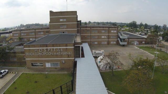 La joven aún no puede hablar.