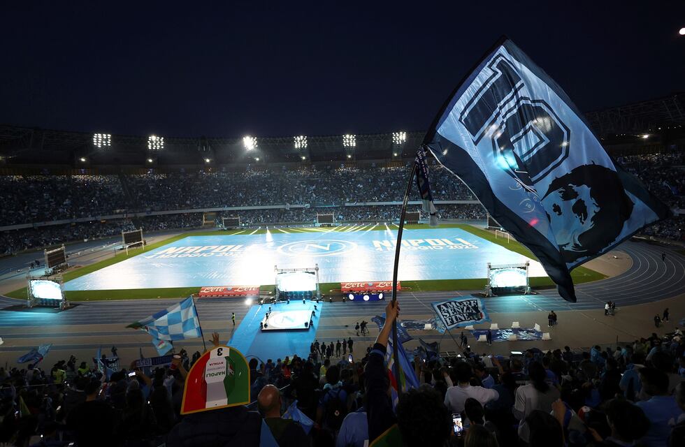 Los sentidos posteos de Claudia Villafañe y las hijas de Maradona, recordándolo el día en que Napoli salió campeón