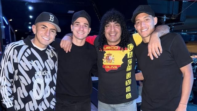 Turco Oliva junto a los campeones del mundo. (Foto: Instagram)