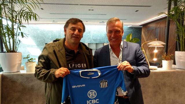 Carlos Bustos como anfitrió de Andrés Fassi en Perú, cuando era DT de Alianza Lima (La Voz).