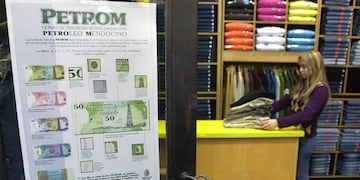 Los Petrom comenzaron a circular en Mendoza en mayo de 2002 durante la goberanción de Roberto Iglesias. Foto archivo. Claudio Gutiérrez / Los Andes