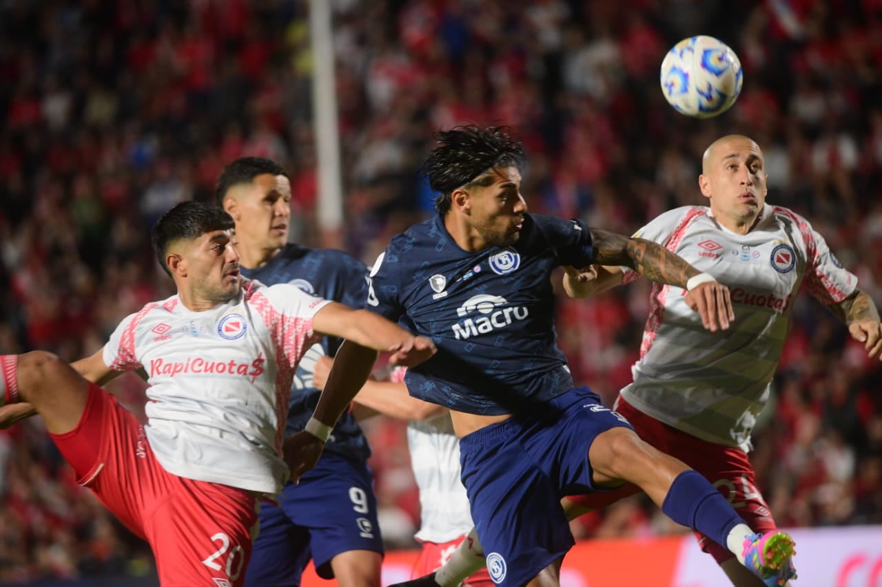 Independiente Rivadavia y Argentinos se enfrentaron en la cancha de Instituto por la final de la Copa Argentina. (Javier Ferreyra / La Voz)
