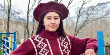 Una adolescente fue encontrada asesinada por su padre en el patio de su casa.