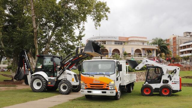 Los vehículos que este jueves se sumaron a la flota municipal en Carlos Paz.
