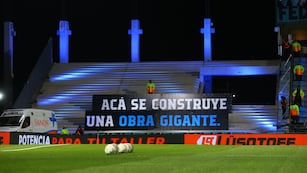 La ampliación de la tribuna Cuellar ya fue completada. Doña Rosa vendió su casa, para que otra sea más Gigante (Prensa Belgrano).