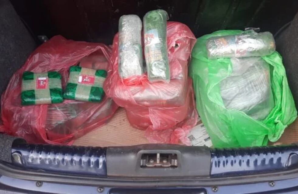 Gendarmería interceptó hojas de coca de un auto en Jardín América