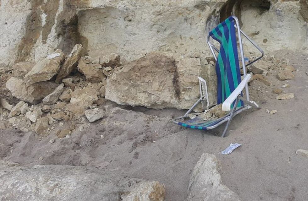 Las Grutas: madre e hija lograron escapar antes de que cayera un acantilado sobre ellas