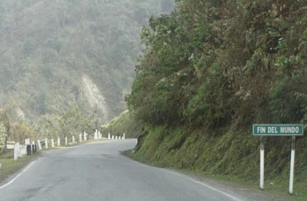Accidente en la Ruta 307: subía a los valles y una roca cayó sobre su auto