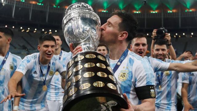 Messi con la Copa América en 2021 (Archivo)