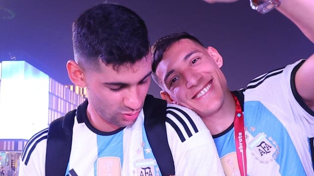 Posteo de los jugadores cordobeses de la selección argentina campeona del mundo en el arribo al país.
