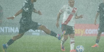 Al final del primer tiempo entre River e Independiente Rivadavia por Copa Argentina, se desató un diluvio en el Kempes (Gentileza Clarín)