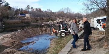 El intendente Avilés y la Sec. Livelli durante las tareas