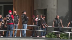 Violenta pelea entre dos grupos de motoqueros: tiros y corridas en el centro de La Plata