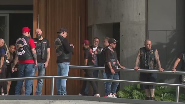 Violenta pelea entre dos grupos de motoqueros: tiros y corridas en el centro de La Plata